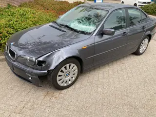 BMW 3 Serie 320d SCHADE (bj 2002)