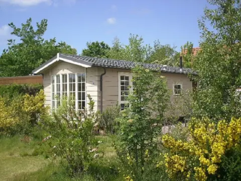 Vrijstaand chalet op 3 kilometer van het strand