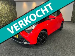 Toyota Aygo 1.0 VVT-i x-play-Camera-Cruise Control-Bluetooth-Airco--Nap-61268 km-LM Velgen