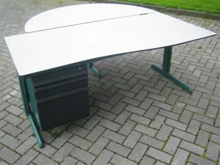 1xBureau Ahrend B180xD160cm.