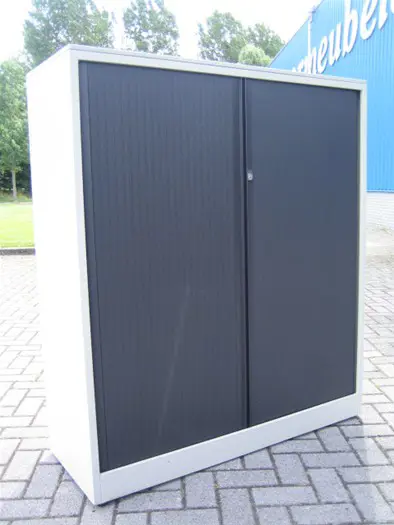Roldeurkast H140xB120xD45cm.
