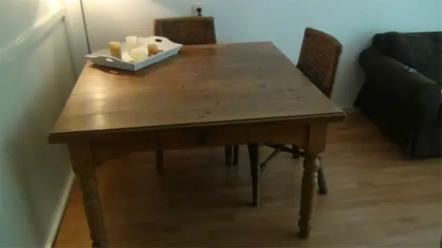 Mooie massief eiken eethoek met 4 stoelen