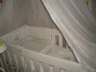 Te koop mooie witte hoog glans baby kamer