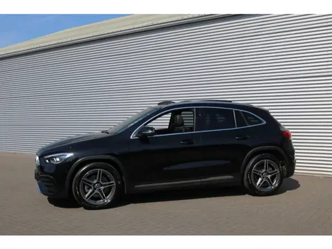 Mercedes-Benz GLA 250 4MATIC AMG Line (Panoramadak Sportleder Carplay Widescreen Camera M-Bux Full-L