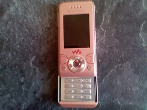 Roze Sony Ericsson W580i