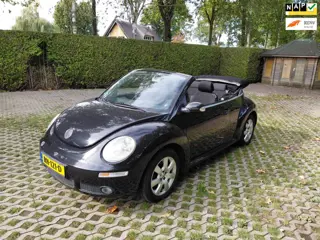 Volkswagen New Beetle Cabriolet 2.0 Highline 16 inch lm, stoelverwarming