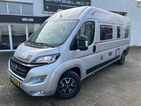 ROLLER Team LIVINGSTONE 4 ADVANCE, Scooterdrager, trekhaak, TV, Hogekoelkast, badkamer. Fiat Ducato 