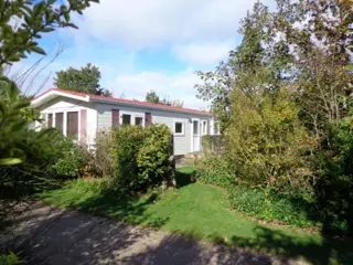 Chalet aan de rand van het bos tussen Den Burg en De Koog
