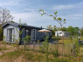 Chalet op parkje met duin op het zuiden