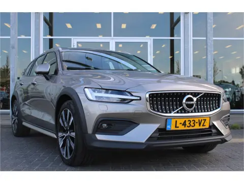 Volvo V60 Cross Country B5 Automaat AWD Pro | Massagestoelen | Head-Up | Schuif/kanteldak | Camera |