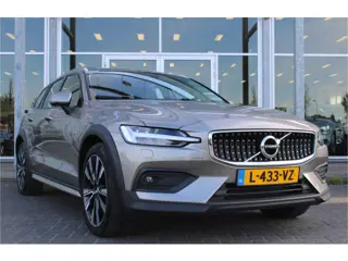 Volvo V60 Cross Country B5 Automaat AWD Pro | Massagestoelen | Head-Up | Schuif/kanteldak | Camera |