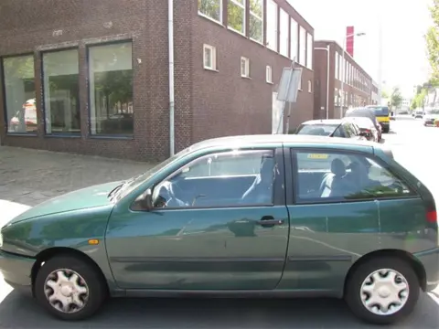 Seat Ibiza plaatwerk en Onderdelen Sloopauto inkoop Den haag
