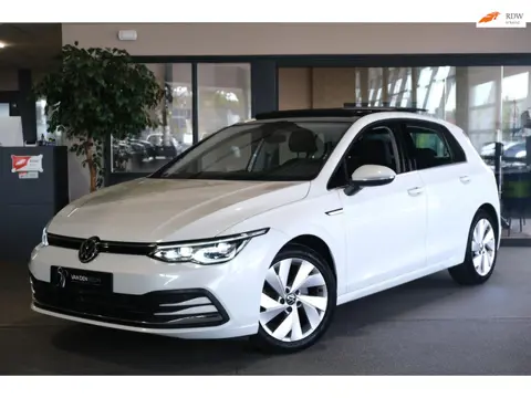 Volkswagen Golf 1.5 eTSI Style DSG Pano Trek Navi Led Pdc Acc Climate