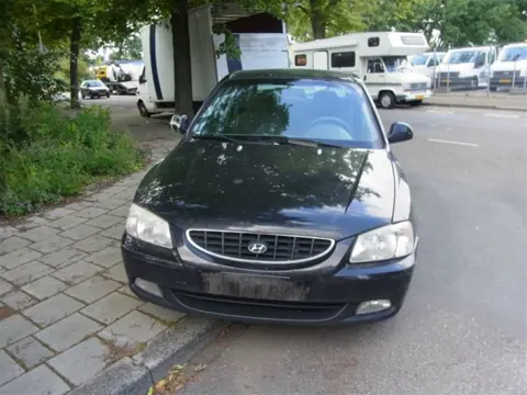 Hyundai Accent Plaatwerk Sloopauto inkoop Den haag