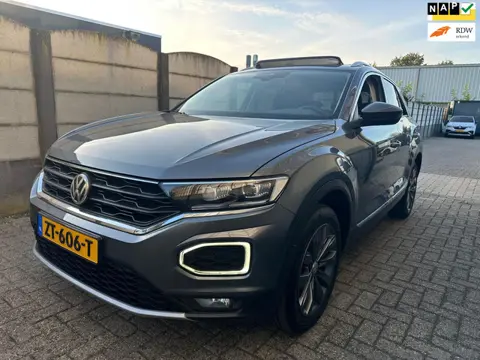Volkswagen T-Roc 1.5 TSI Sport CLIMA/ PANO/ DIGI DASH/ LM VELGEN!