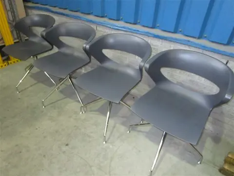 1x SET van 4 design stoelen