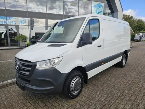 Mercedes-Benz Sprinter 517 CDI L2-H1 Handgeschakeld * Camera * Trekhaak 3,5t *