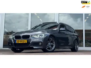 BMW 3-serie Touring 318i M Sport Pano Harman Kardon Trekhaak Leer Led Mooi!