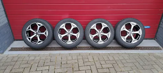 Ford Puma nieuw winterbanden set 215/55R17 Vredestein wintrac pro + TPMS