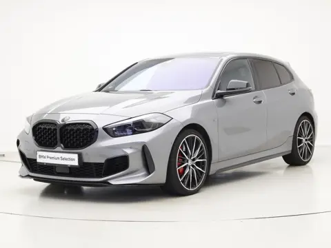 BMW 1-serie M135i xDrive | 19" | Panorama | Harman Kardon | Camera | Leder | Head-Up | El. Stoelen m