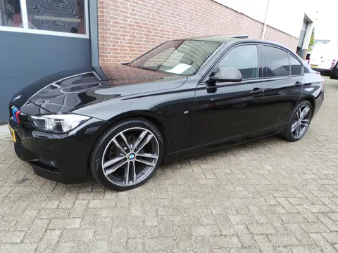 BMW 3 Serie 318i Exe Aut. M-Pakket Schuif-/kanteldak NAP Gr-Navi,Leer,19"Lmv,Stoelverw,Enz Enz