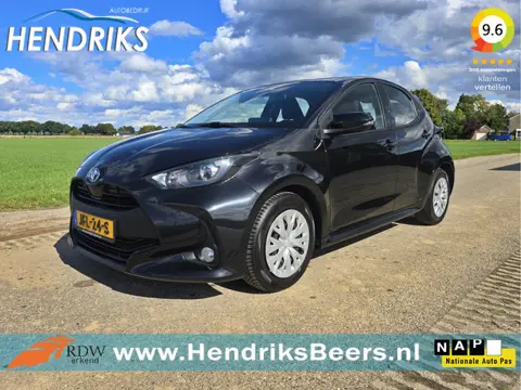 Toyota Yaris 1.5 Hybrid 115 Business - Euro 6 - 95 Pk - Navigatie - ParkeerCamera - AppleCarplay And