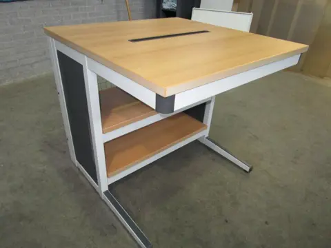 1x Computertafel 80x80