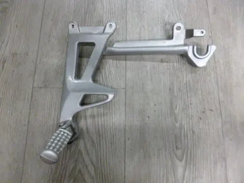 DUO VOETSTEUN LINKS Triumph Sprint ST 955 1999 - 2005