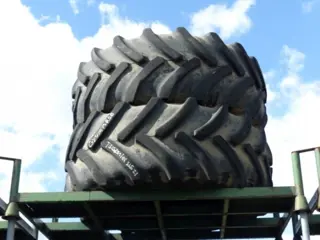 R28 Goodyear 540/75R28