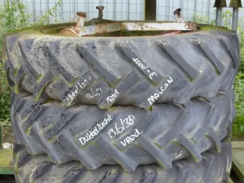 R38 Vredestein 13.6/38