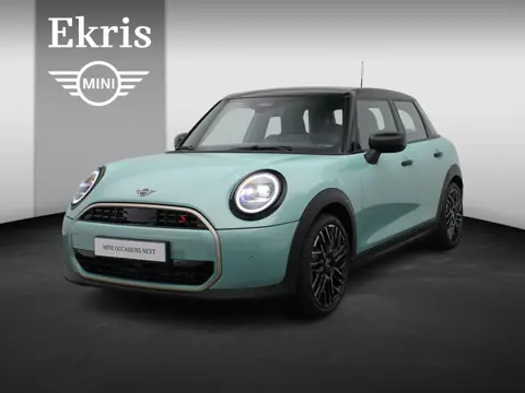 MINI 5-Deurs Cooper S Favoured + Pakket S + Parking Assistant + Driving Assistant + Elektrisch verwa