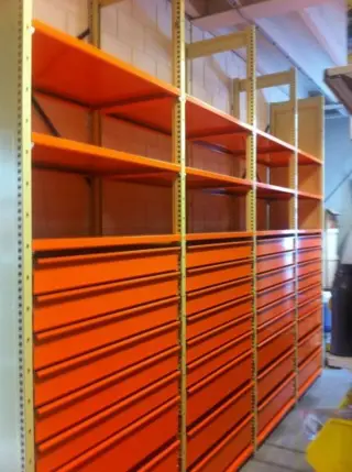 Ladekasten voor magazijn werkplaats