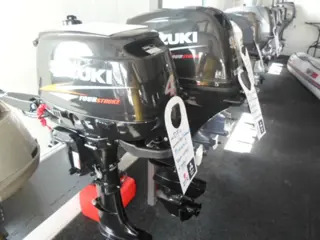 Nieuwe f 9,9 suzuki kortstaart injektie!