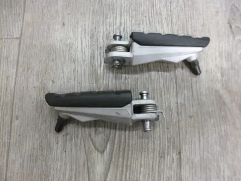 VOETSTEUN LINKS BMW F 800 S - ST 2006 - 2010 / 2006 - 2010