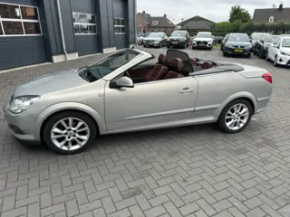 OPEL ASTRA Cabriolet 1.8 Cosmo Navigatie Leder stoelverw. 