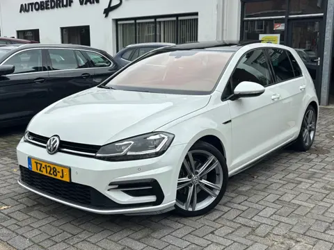 Volkswagen Golf 1.5 TSI Highline Business R, Apple Carplay/Android,Panoramadak,Navigatie,Parkeersens