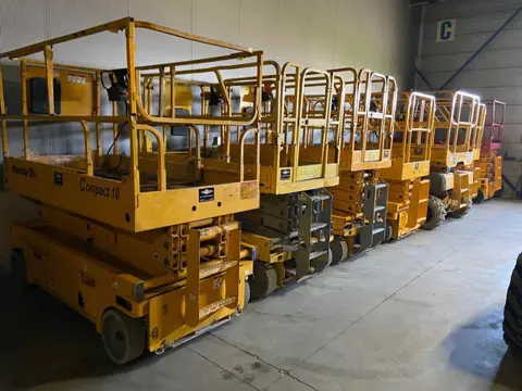 Onbekend Lot of electric scissorlift in stock ! (bj 2013)
