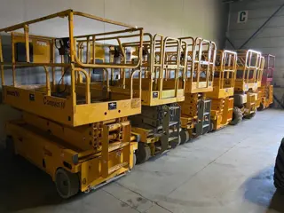 Onbekend Lot of electric scissorlift in stock ! (bj 2013)
