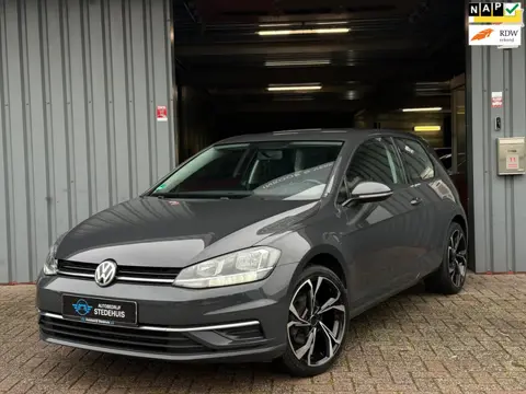 Volkswagen GOLF 1.0 TSI 110 pk Highline Nw APK | PDC 18 inch Velgen