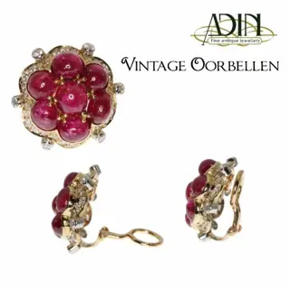 Een set antieke of vintage oorhangers