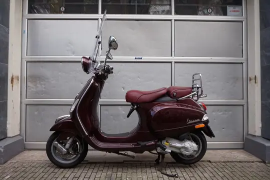 Vespa LXV Snor 4T Bordeaux Rood F-957-DL
