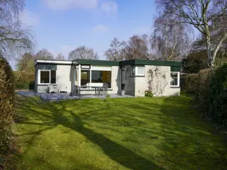 Rustig gelegen bungalow op parkje aan de oostkant van Texel
