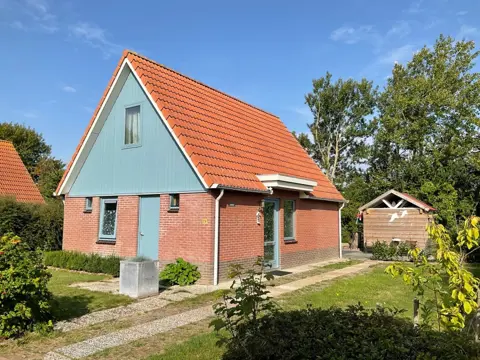 Vrijstaand vakantiehuis aan de Waddenzee en natuurgebied Utopia