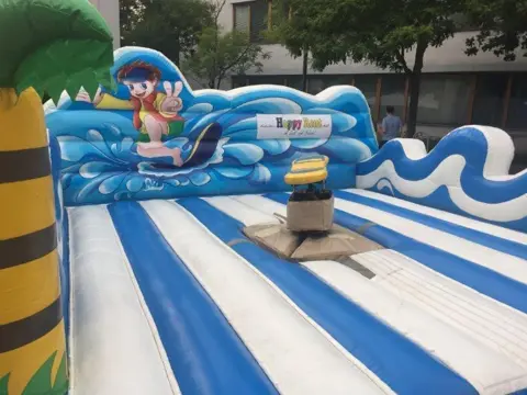 Te Koop Surfsimulator tweedehands