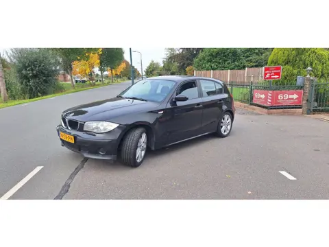 BMW 1-serie 118i Business Line AUTOMAAT met lichte trilling