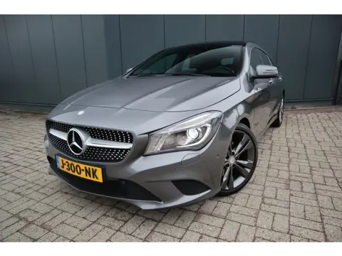 Mercedes-Benz CLA-Klasse Shooting Brake 200 OrangeArt Edition Automaat Panoramadak  Bi-Xenon Electri