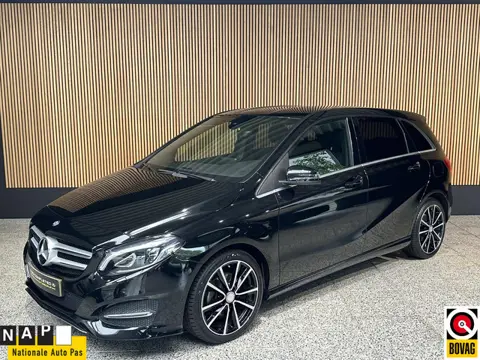 Mercedes B-klasse 180 AMG-Pakket NL auto | Lederen bekleding | Navi