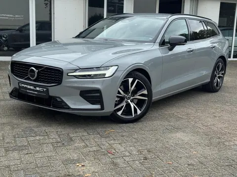 Volvo V60 2.0 B4 Plus Dark, HARMAN/KARDON, LEDER, Elektrische stoelen met geheugen