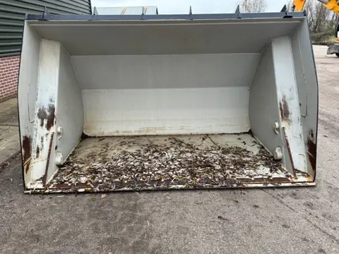 High Tipping Bucket 3150MM 7000LTR Volvo Aansluiti