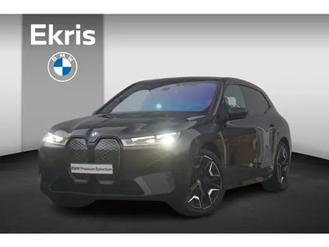 BMW iX xDrive40 High Executive Sportpakket 22'' / Panoramadak / Trekhaak / Harman Kardon / Stuurwiel